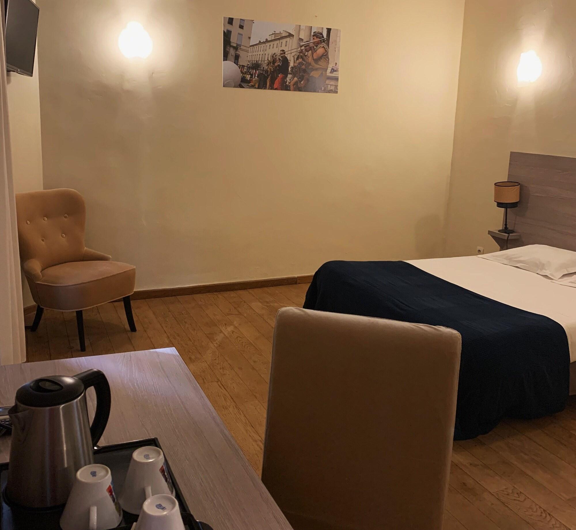 Empire Hotel ニーム エクステリア 写真